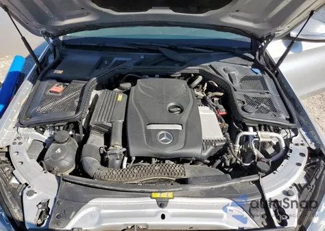 2015 Mercedes-Benz C 300 4Matic z USA, uszkodzony, nr VIN 55SWF4KB8FU022903